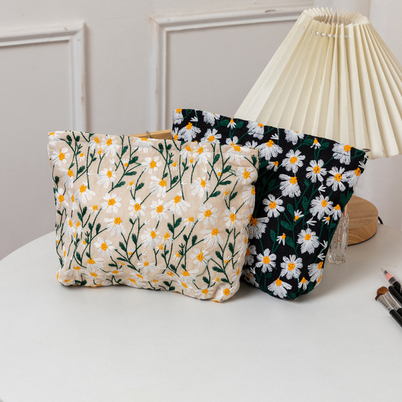 クロスボーダー小清新刺繍デイジー花洗面化粧バッグ女性シンプル携帯筆袋大容量日系文芸|undefined