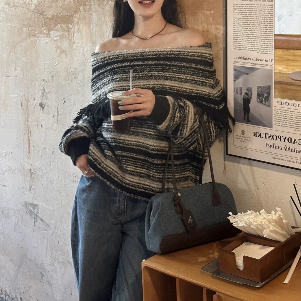 Корейский стиль ленивого трикотажа на одно плечо для женщин ранней осени с кисточками, свободные трикотажные топы с открытыми плечами и длинными рукавами, модные