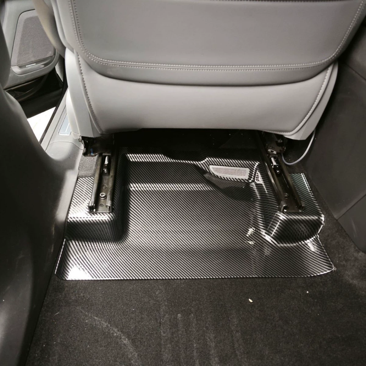 Подходит для защиты от ударов под сиденьем Zeekr 7X, ABS-карбон, черный матовый двухцветный.