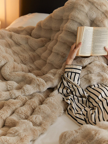 Tuscan rabbit fur short-pile casual throw blanket, light luxury high-grade sofa blanket, soft warm fleece blanket, bedroom blanket