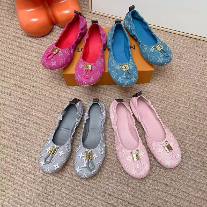 26 Spring/Summer Denim Ballet Couple Shoes with Metal Buckle, Soft Sole, Foldable, Breathable Fabric, Comfortable and Versatile for Everyday Wear