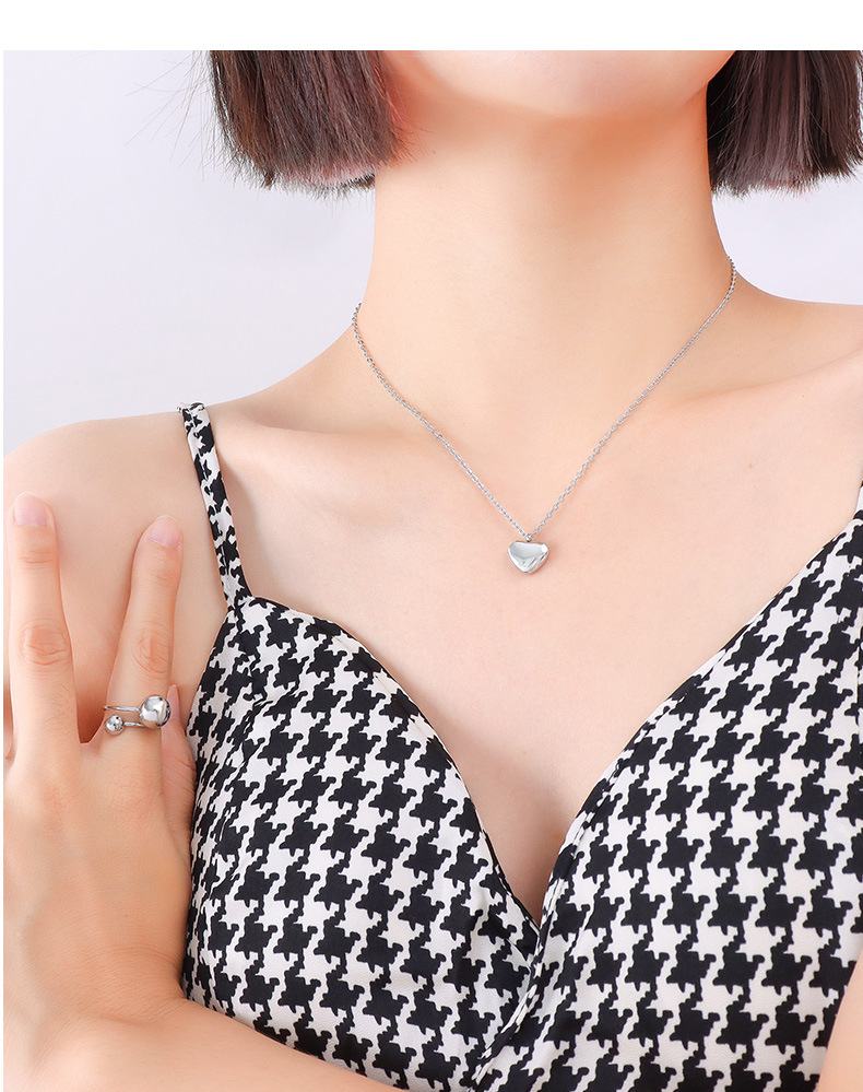 Cross-border Peach Heart Love Necklace  New Trendy 18k Real Gold Plating Titanium Steel Sweater Chain display picture 5