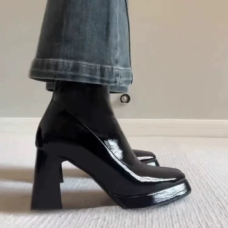 Пятно французские сапоги на высоком каблуке женские 2024 осень-зима новая лакированная кожа водонепроницаемый стол с квадратной стороной молнии толстые каблуки тощие сапоги