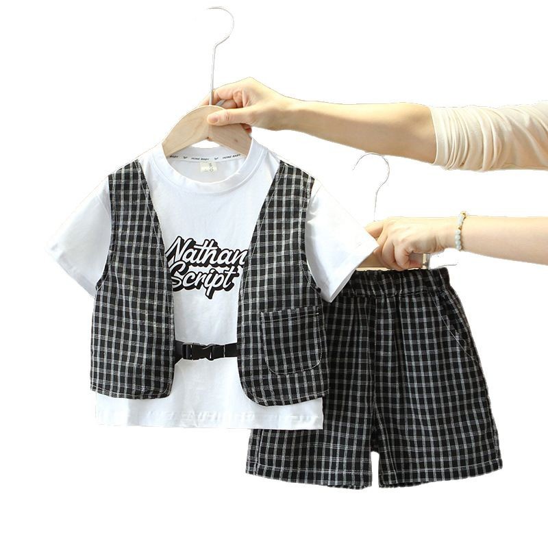 7857 traje de verano para niños 2025 nueva ropa falsa de dos piezas de manga corta para niños, ropa fresca y guapa de verano para bebés