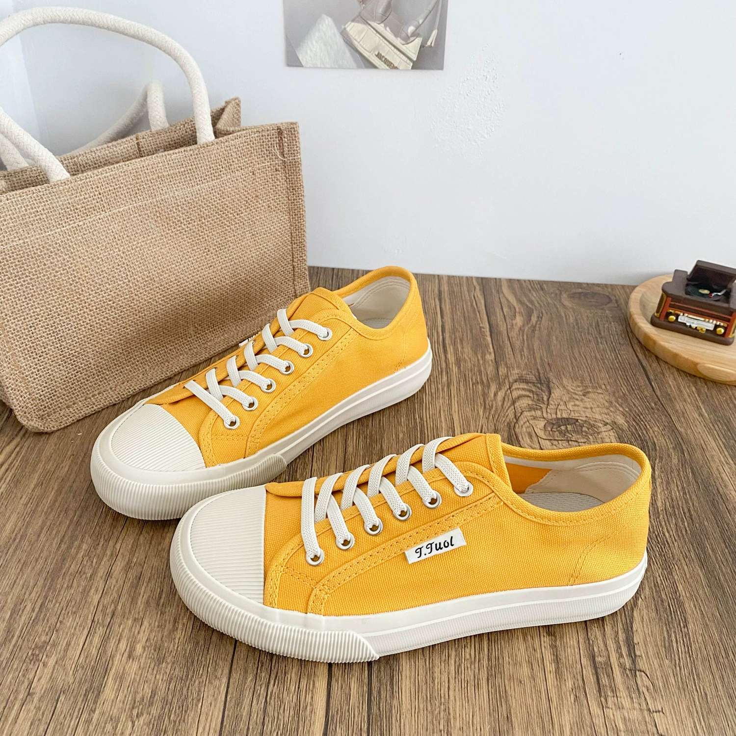 Cloth footwear, sports shoes, sneakers, on elastic band, Korean style
