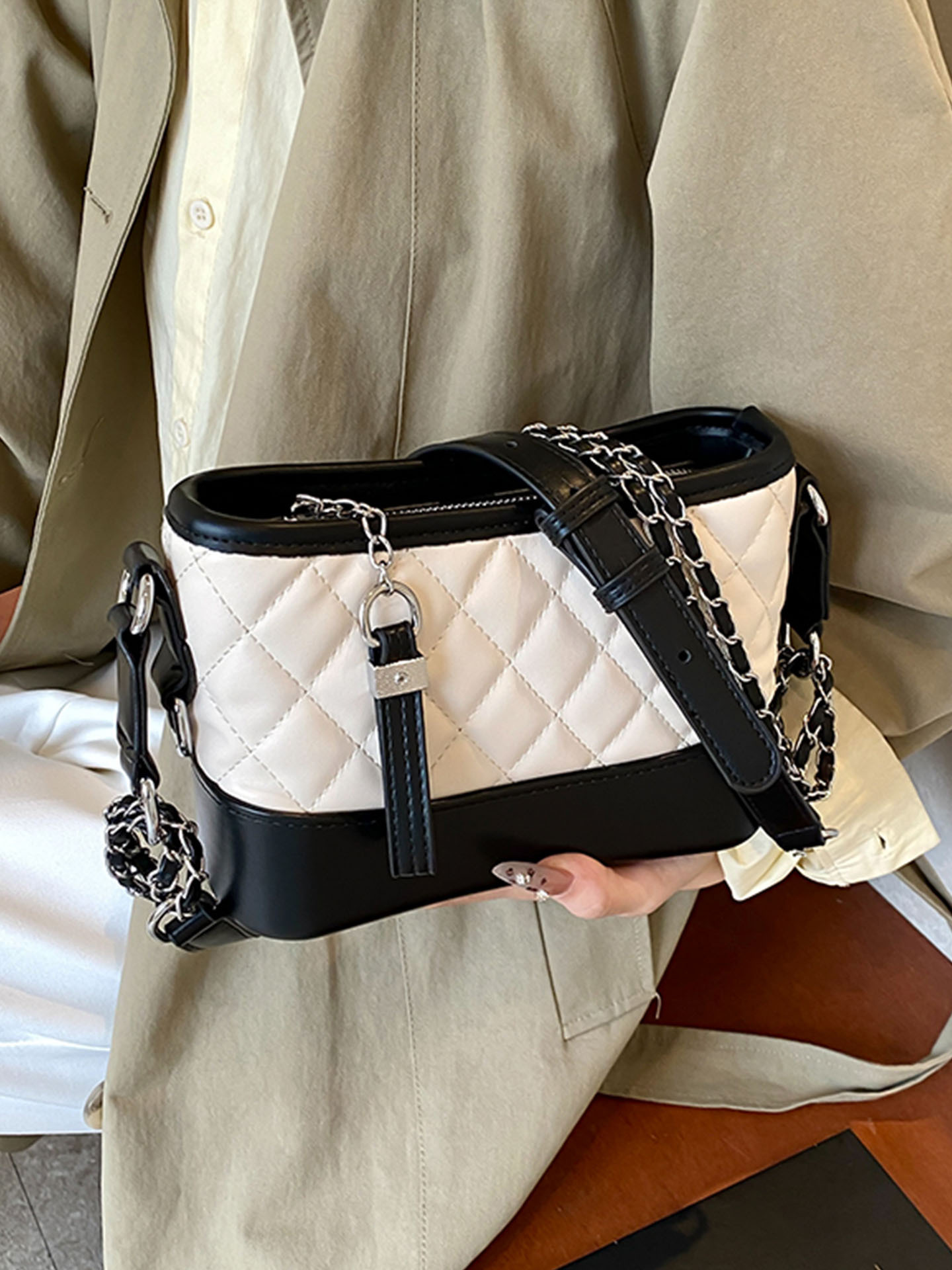 2025 otoño popular bolsas de mujer coreanas versátiles otoño nueva moda cadena de diamante empalme de hombro de moda