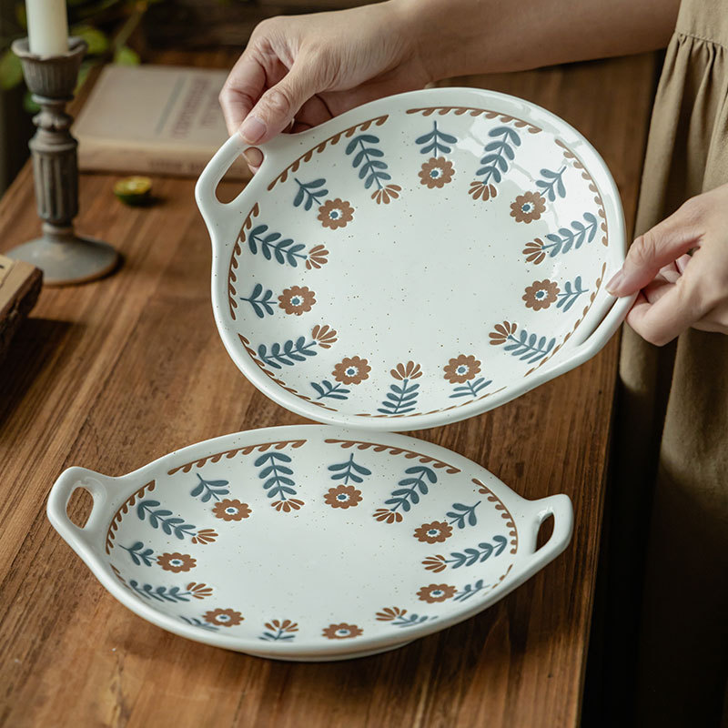 Flores de cerámica retro platos de orejas de alto valor de cara pequeños platos de flores rojas platos de cubiertos domésticos platos de platos portátiles prácticos al por mayor