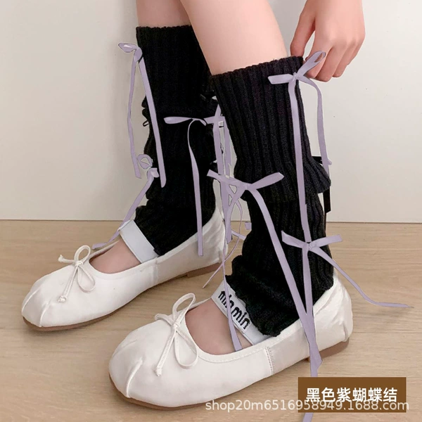 With bow, black
