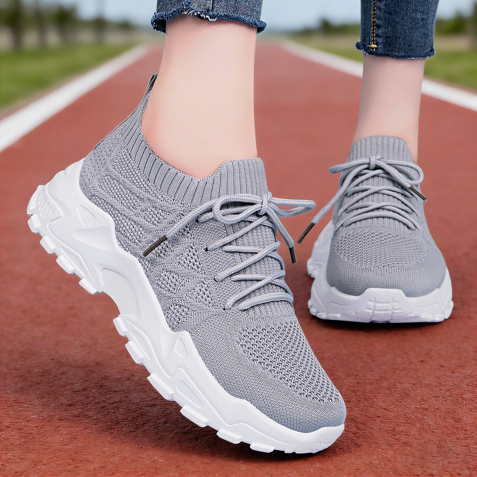 Zapatos de mujer zapatos de primavera de tamaño grande zapatos casuales de tela de vuelo con suela suave aumentando la altura de los zapatos de papá zapatos de deporte transpirables no olor zapatos individuales