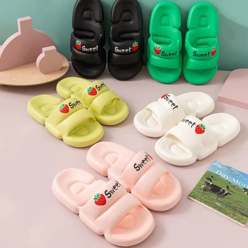 Модные повседневные сандалии и тапочки с клубничным алфавитом, летние сандалии и тапочки с мягкой подошвой, домашняя и верхняя одежда, женские тапочки One-Word