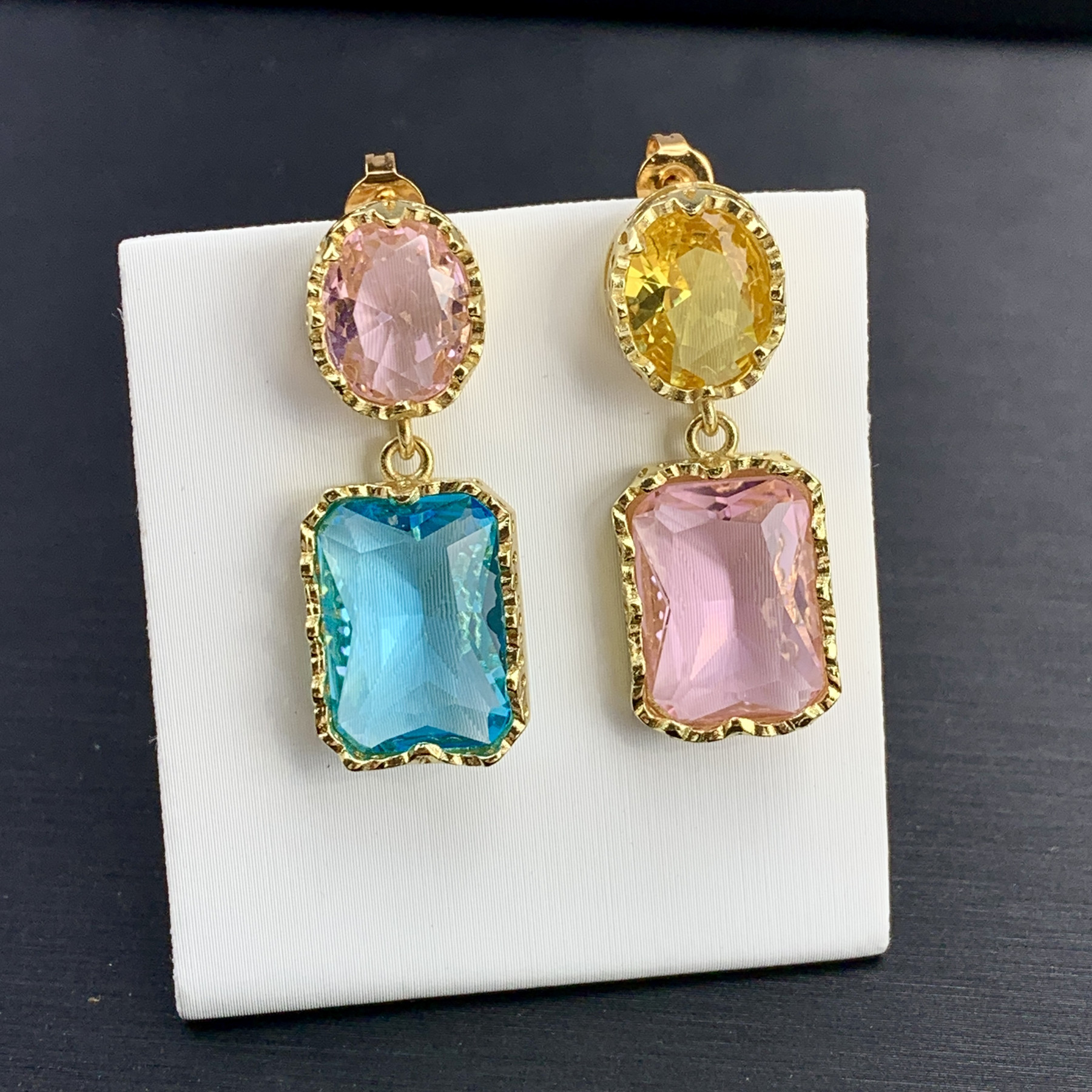 1 Pair Quantity Holiday Occasion Copper Material Colorful Pattern Streetwear Colorful Copper Plating Inlay Artificial Gemstones Women's Drop Earrings