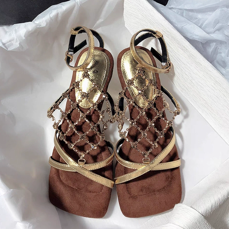 2025 новые летние женские туфли, модные и универсальные, в литературном ретро-стиле, с цепочкой, квадратным носком, открытым носком и высоким каблуком-шпилькой.