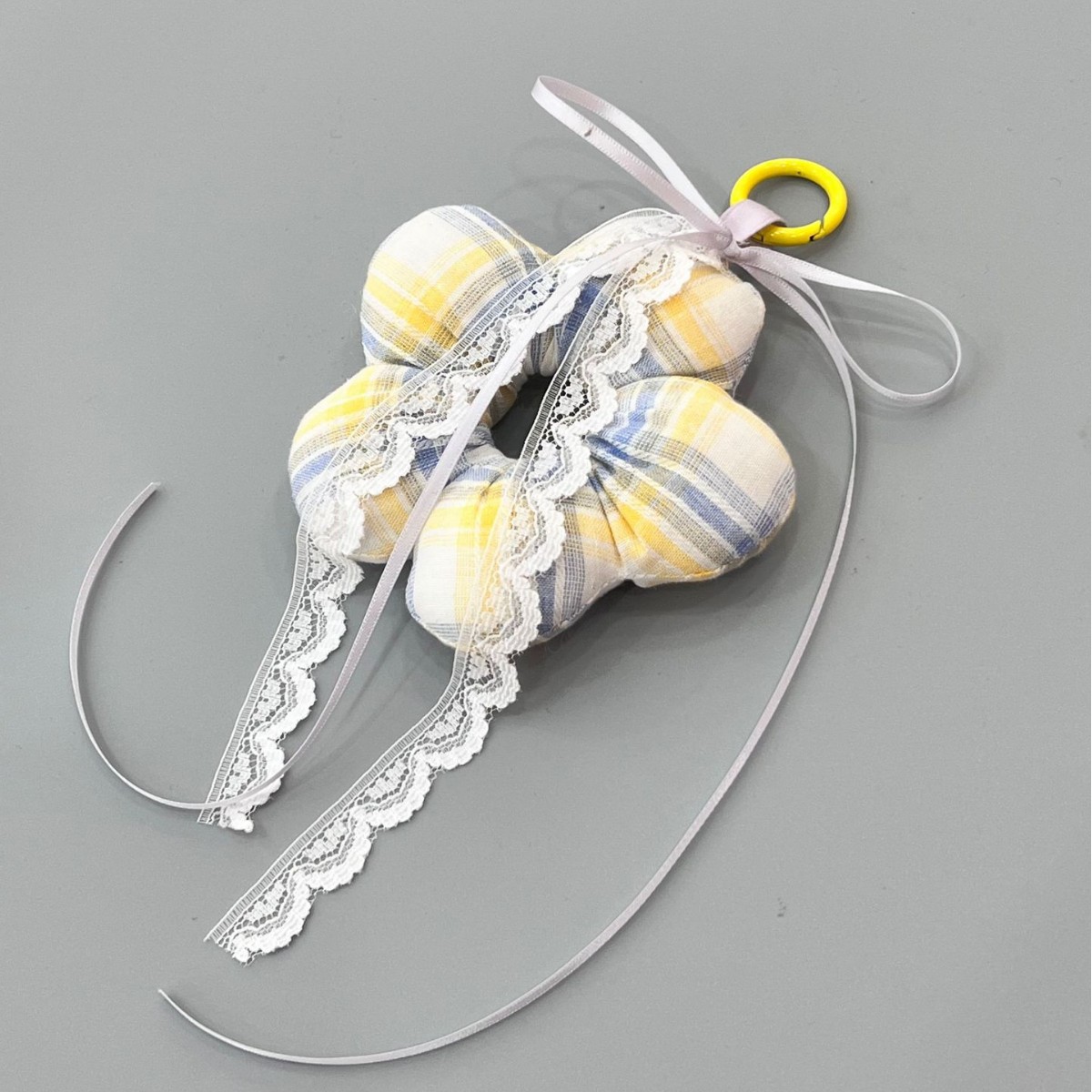 Flores amarillas y azules (colgante de doble uso)