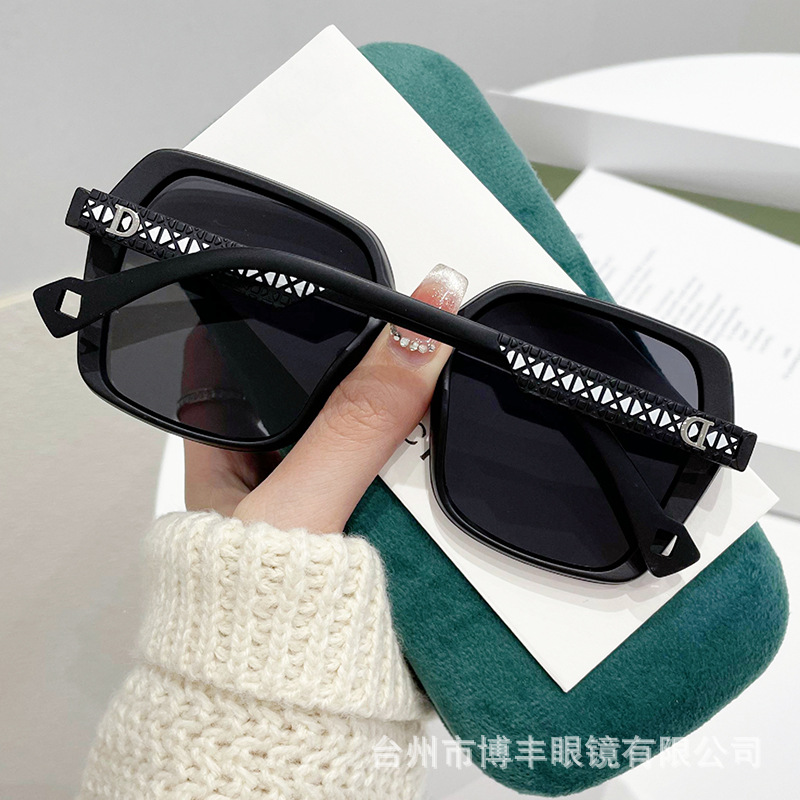 2023 New Fashionable Polarized Sunglasses with Fine Sparkling Small Fragrance, Ultra Light Sunglasses, Showcasing Style,_voghion.com