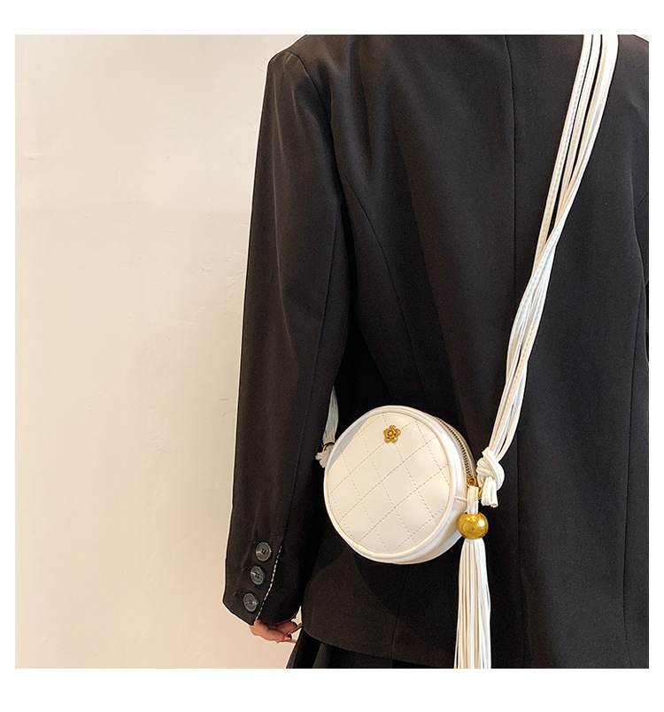 Solid Color Fashion Shopping Artificial Leather Tassel Zipper Round Yellow Black White Shoulder Bags display picture 5