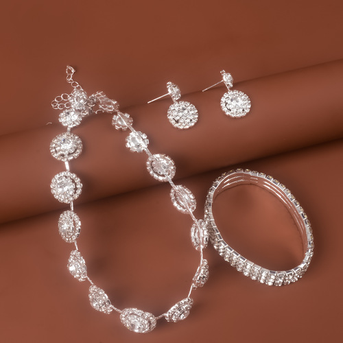 New European and American-style exaggerated rhinestone three-piece necklace set—women's versatile elastic cord bracelet, perfect for wedding attire and livestreaming factories.