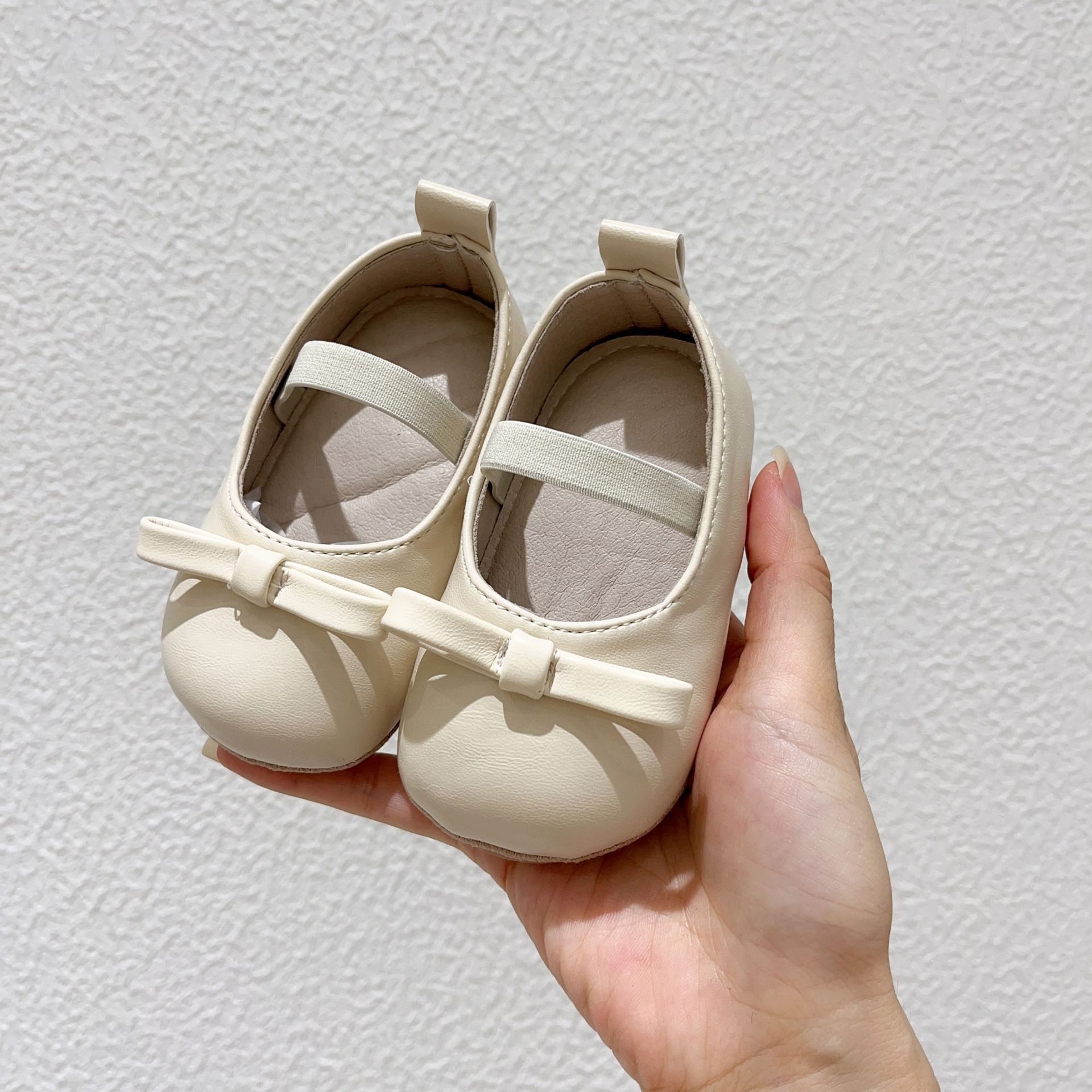 INS otoño bebé niña estilo coreano zapatos de cuero niña princesa retro todo partido zapatos individuales antideslizante zapatos de suela blanda zapatos de niño