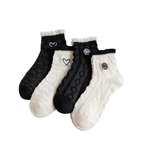 New socks women's socks embroidered love bubble mouth lace shallow mouth Japanese cotton socks embossed women's boat socks wholesale