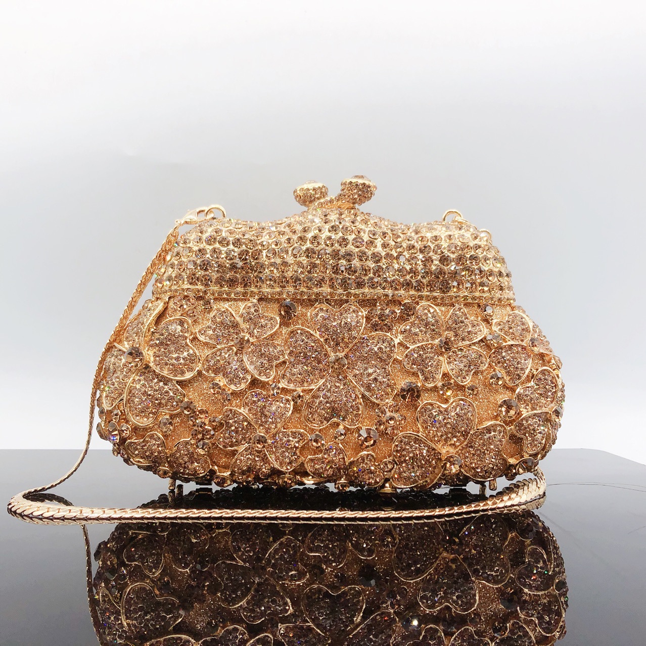 Túi clutch dạ hội đính kim cương hình cỏ bốn lá pha lê — Màu vàng chi tiết 5