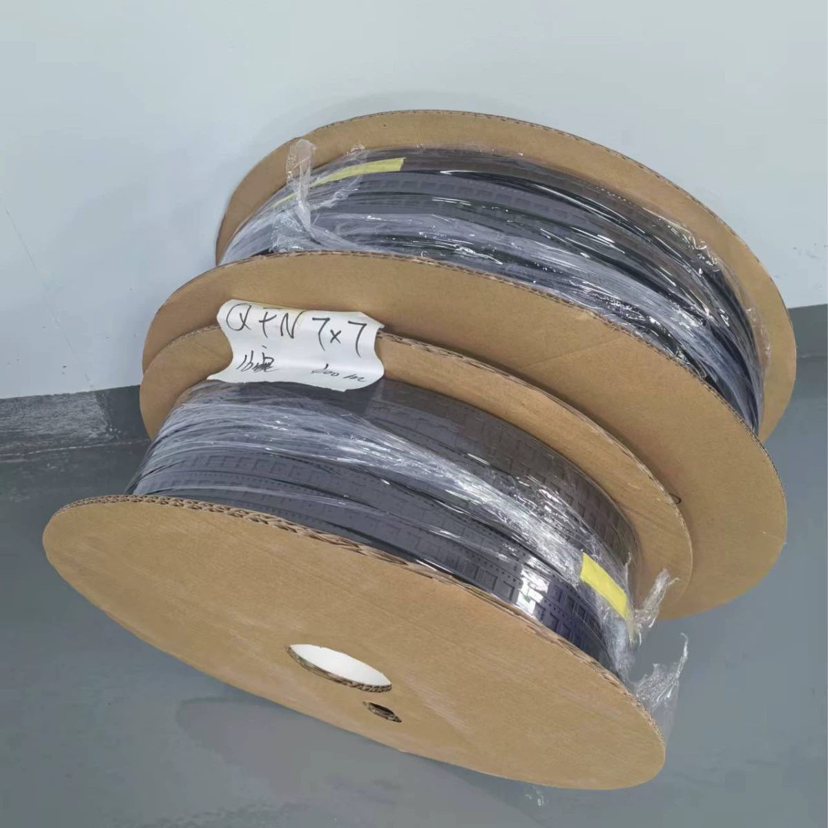 Лента серии QFN 3*3 4*4 переносная лента 5*5 упаковка материальной ленты 6*6 лента 7*7 переносная лента для чипов 6*