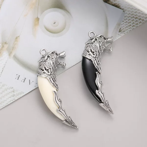Cross-Border Retro-Style Bold Imitation Wolf Tooth Alloy Pendant, Niche Personality Trendy Versatile Creative Tooth Charm Wholesale