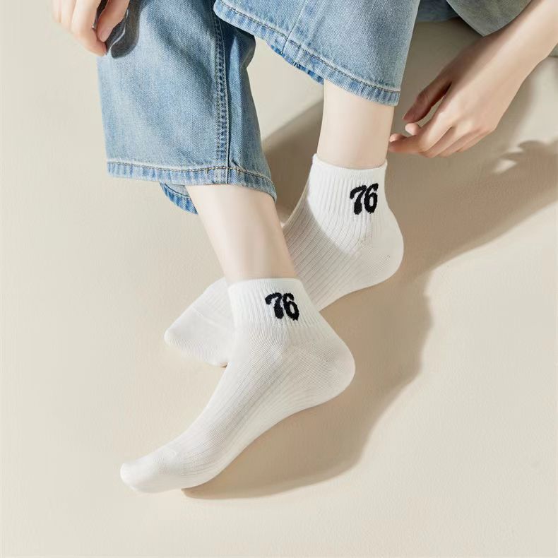 Calcetines de barco para mujer 2022 primavera y verano nuevos calcetines ins marea japonesa a rayas blancas y negras amor a cuadros calcetines bajos para mujer