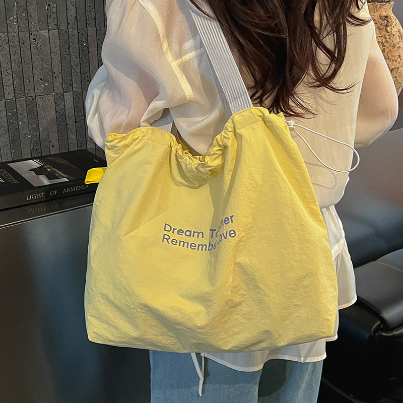College-style canvas bag for women, 2026 new spring-summer fashion shoulder bag, lightweight, large-capacity, versatile tote bag College-style canvas bag for women, 2026 new spring-summer fashion shoulder bag, lightweight, large-capacity, versatile tote bag