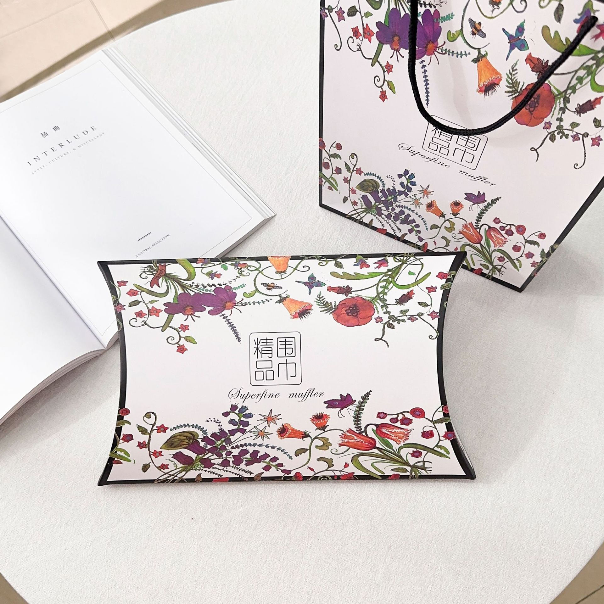 Caja de regalo de bufanda de seda de lujo de gama alta de color blanco cremoso exquisito regalo bufanda caja de embalaje boutique de cartón de embalaje rojo