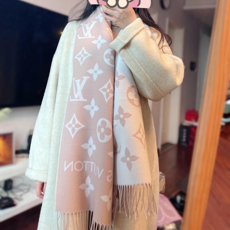 秋冬のウールのマフラーの女性の流蘇の古い花のアルファベットのマントの両面のカシミヤのバラの粉の黒色は首を囲んで保温します。|undefined