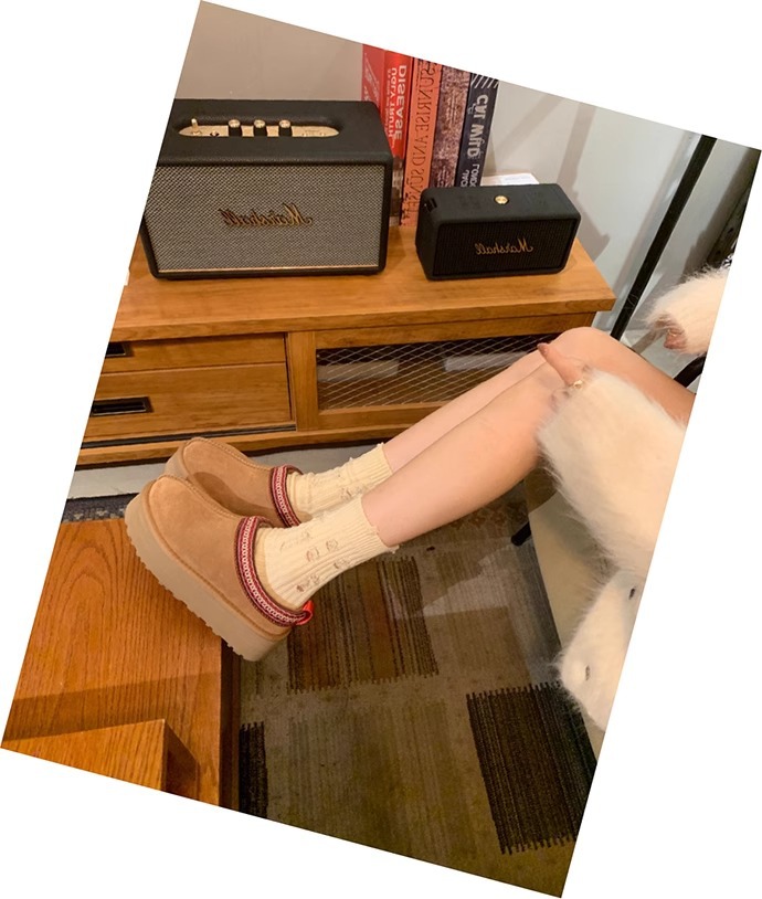 Botas de nieve de suela gruesa para mujer 2023 Otoño e Invierno Nuevo desgaste al aire libre aumentó la piel forrada de lana integrada punta cerrada medias zapatillas zapatos de piel para mujeres