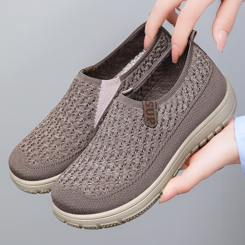 Zapatos mujer 2025 nuevos zapatos de mujer transfronterizos zapatos de tela viejos de Beijing zapatos de madre ligeros de suela suave zapatos casuales de suela gruesa