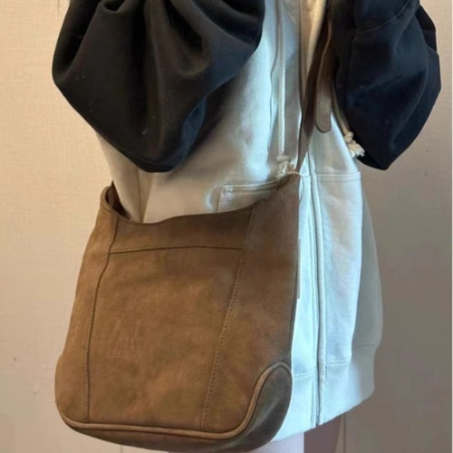 Niche high-end imitation suede tote bag 2024 winter new commuter bag versatile adjustable shoulder crossbody bag