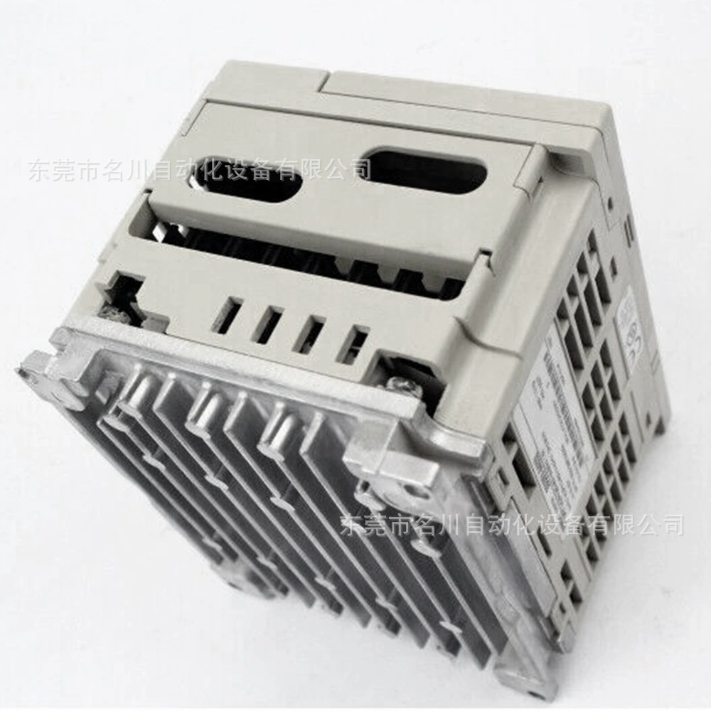 3G3MV-A4002 Преобразователь частоты Omron, вход 50-60 Гц, выход 0-400 Гц с R