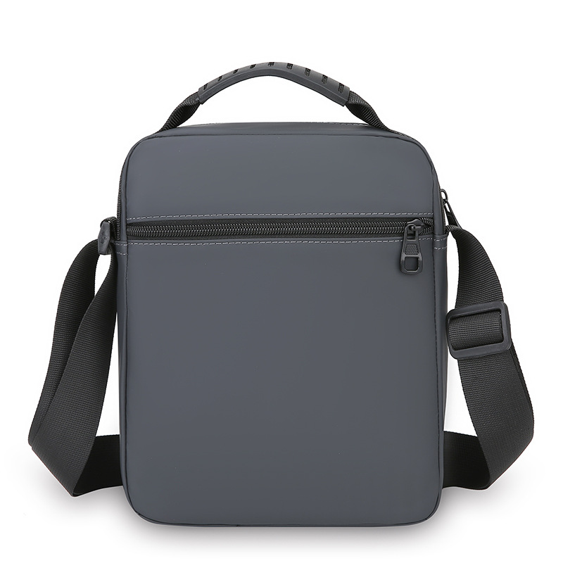 Bolso pequeño para hombre 2025 nuevo bandolera de un solo hombro mini pequeña cremallera multicapa casual moda todo fósforo pequeño bolso de hombro