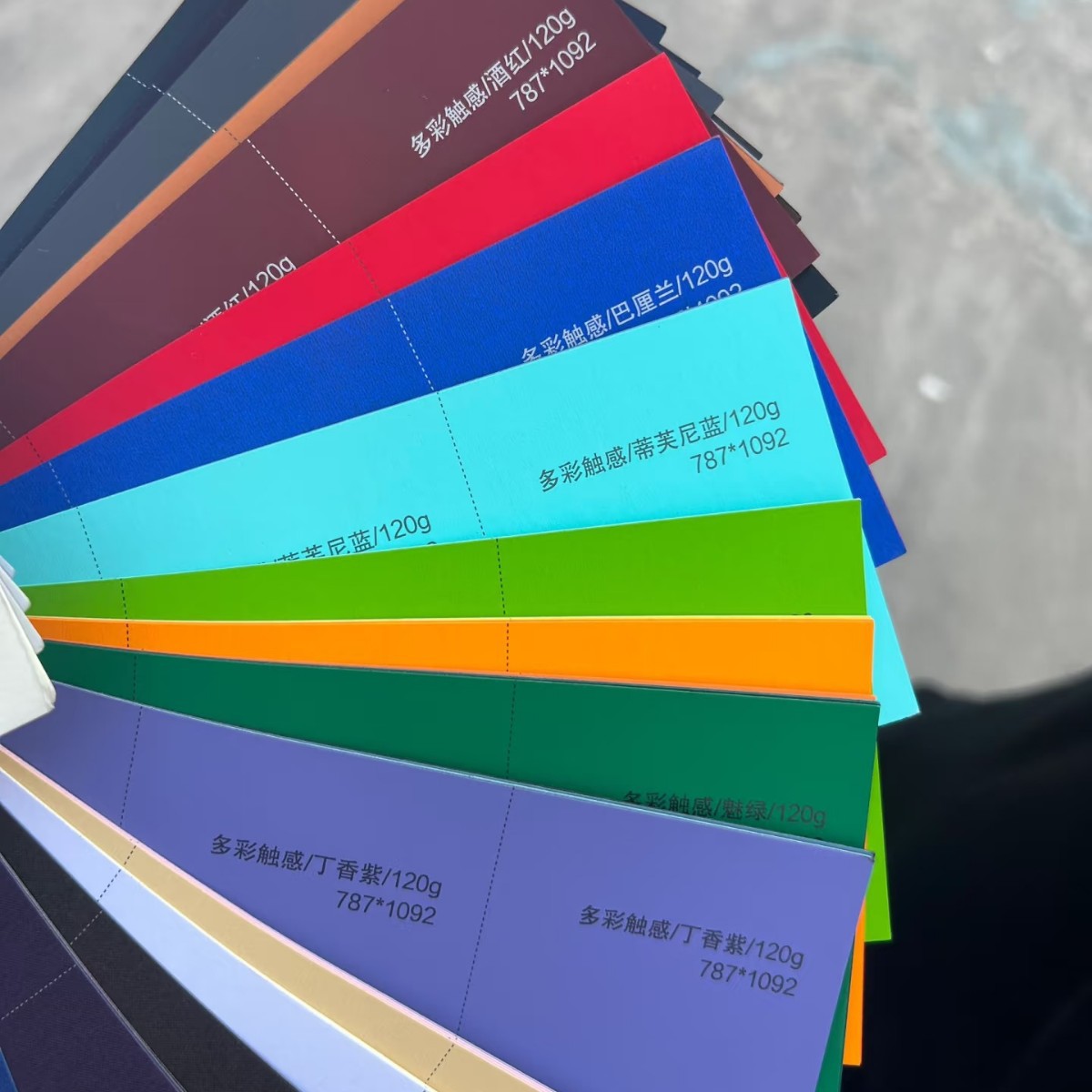 Nuevo papel táctil de terciopelo grueso papel de piel roja papel de papel de invitación papel especial papel de arte en stock