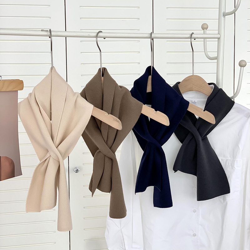 Sopa de punto de alta sensación de otoño y invierno nueva bufandas coreanas de color sólido decoración universal calentamiento del cuello cruzado