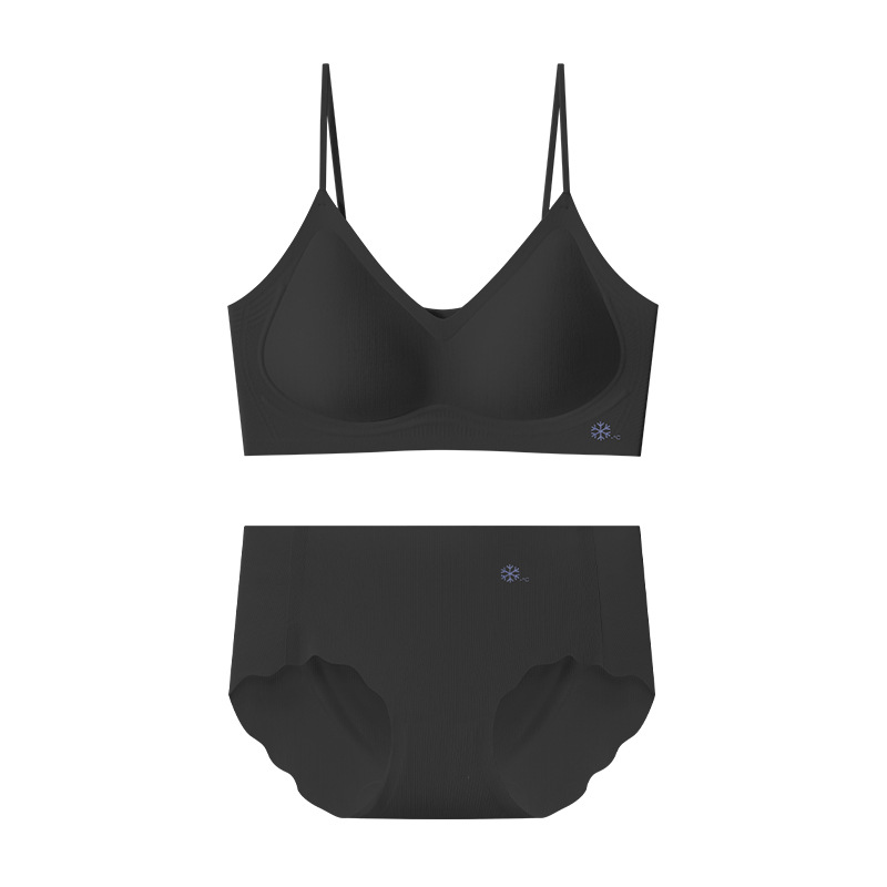 블랙 [몸에 꼭 맞고 흔적이 없음]에는 같은 스타일의 속옷이 함께 제공됩니다.