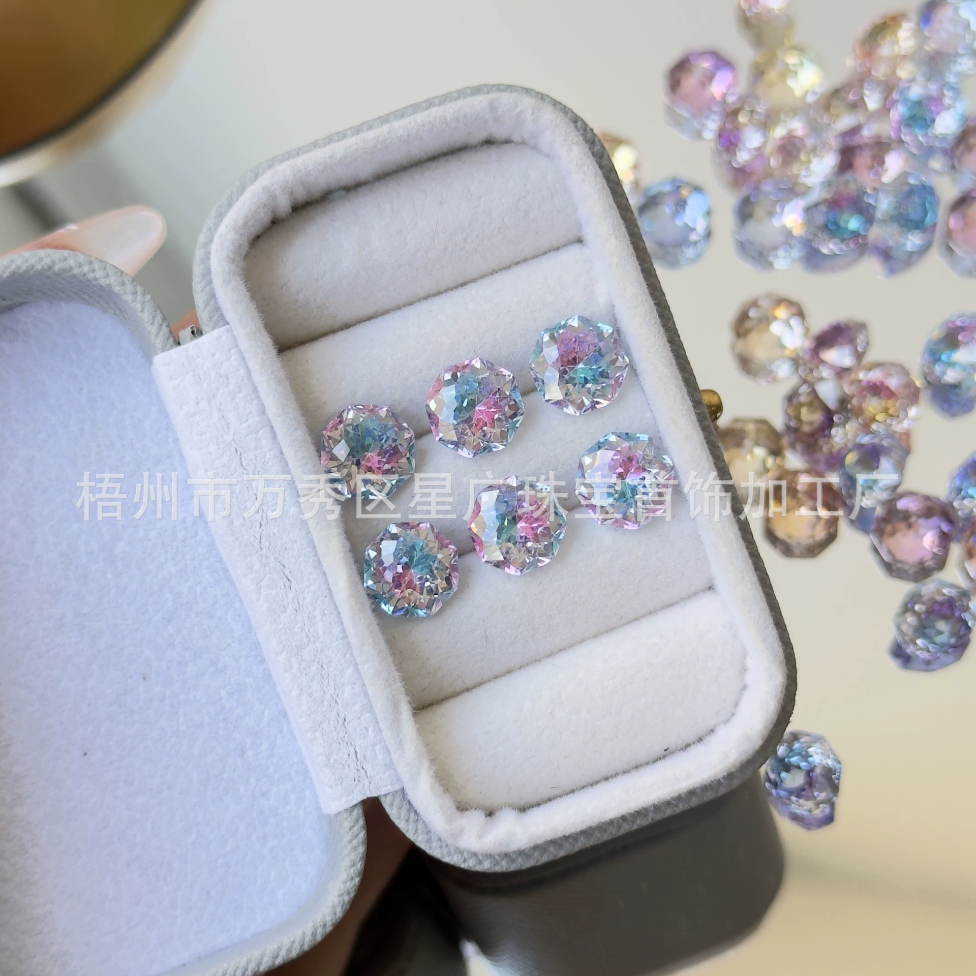 Серьги-гвоздики из натурального камня с градиентным покрытием, в форме цветка, с цирконием 5А