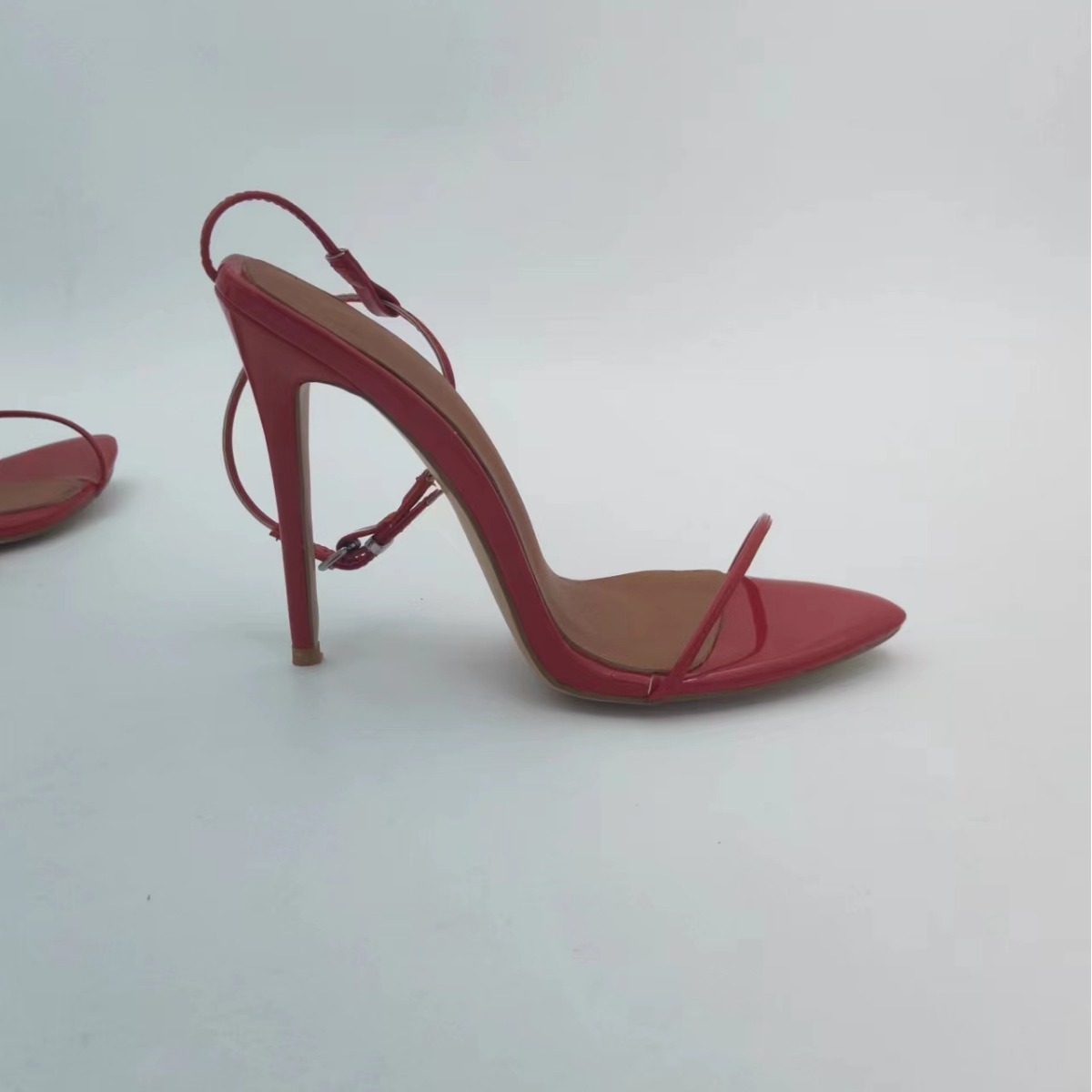 Sandales de tacones altos europeos y estadounidenses transfronterizos sandales romanas de moda con hebillas finas súper tacones altos mujeres sandales
