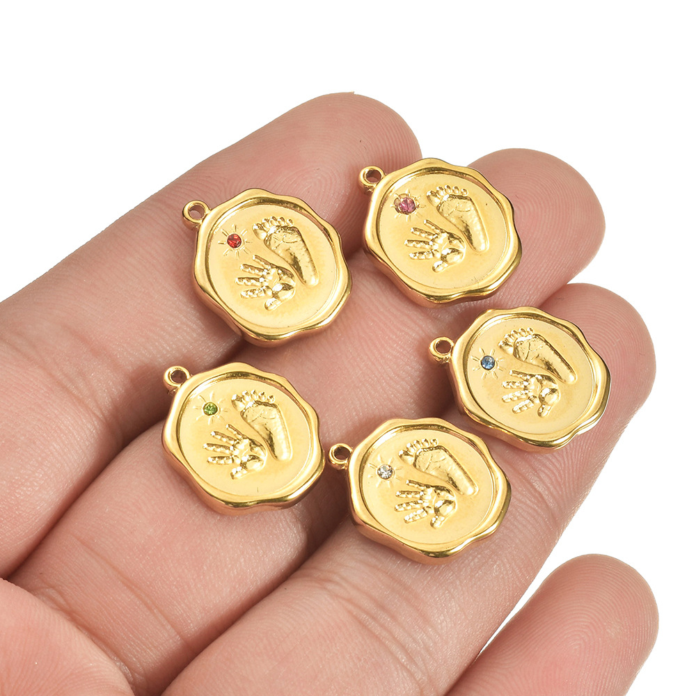 5 PCS/Package Quantity 304 Stainless Steel Material 5 PCS/Package 304 Stainless Steel Zircon Palm Footprint Polished Pendant