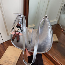 ߼аٴ|СŮ2025¿αҸ°rбӰ