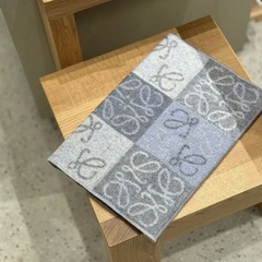 クラシック市松模様のスカーフ女性の秋と冬のレタースカーフリトルレッドブックライブショール卸売アイスブルーショール