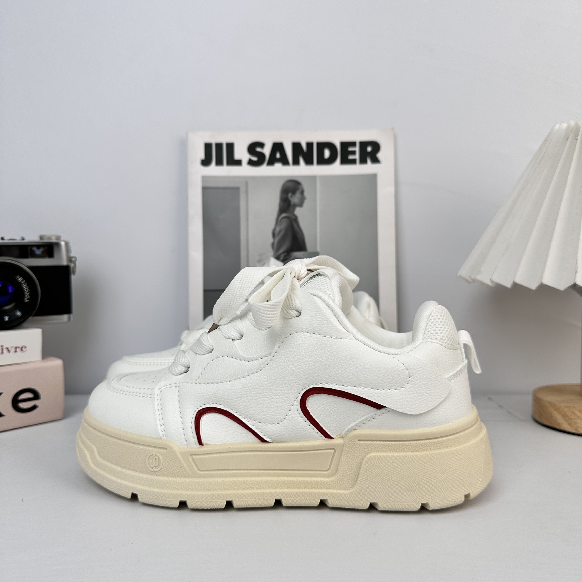 Zapatos de suela gruesa de larga onda para mujeres 2025 nuevos zapatos de pan de nicho de otoño versátiles zapatos deportivos casuales pequeños zapatos blancos