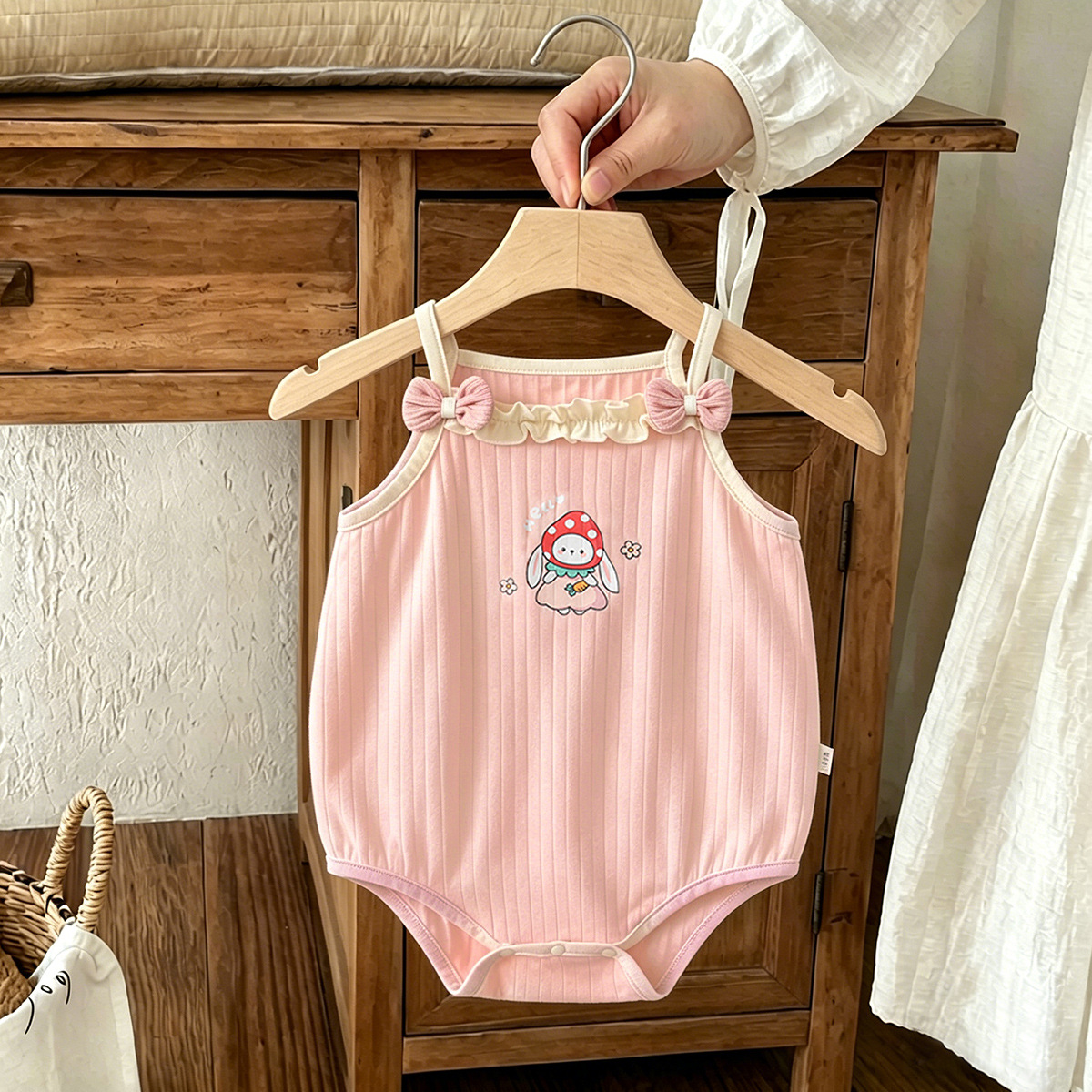 Summer thin baby suspender bodysuit with bow and lace trim, air-conditioned room romper, baby outerwear triangle bodysuit