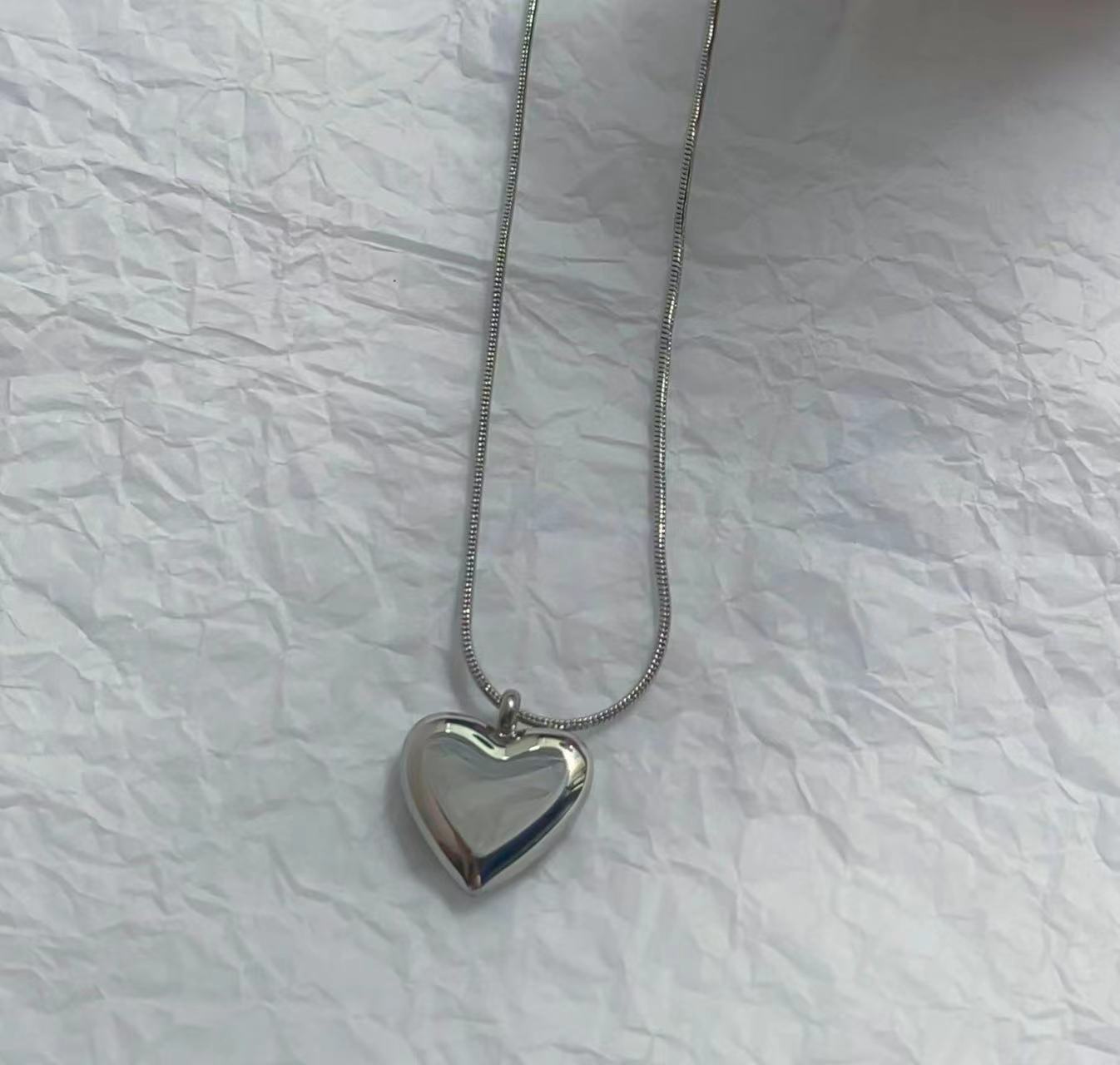 Versatile, Luxury, Small Unique, Colorless Titanium Steel Necklace for Women in Summer Instagram Style, Love Collar_voghion.com