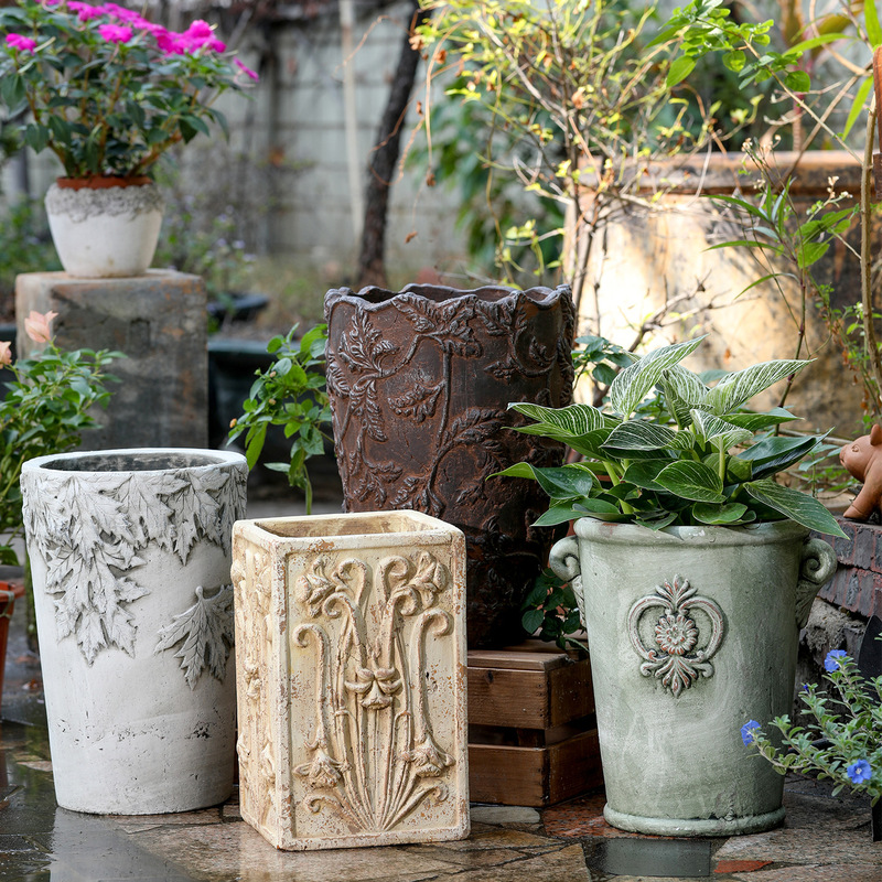 European-Style Roman Vintage Large Relief Embossed Coarse Pottery Pot, Red Clay Flower Pot with Breathable Holes for Garden Decoration and Plant Cultivation