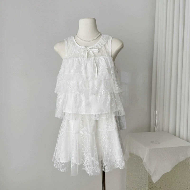 Комплект из топа без рукавов с вышивкой и пышной юбки