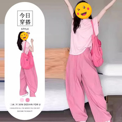 夏服には、太って痩せているドーパミンの小柄な梨の形の体を合わせて、塩系の軽熟の2つのセットを着ています