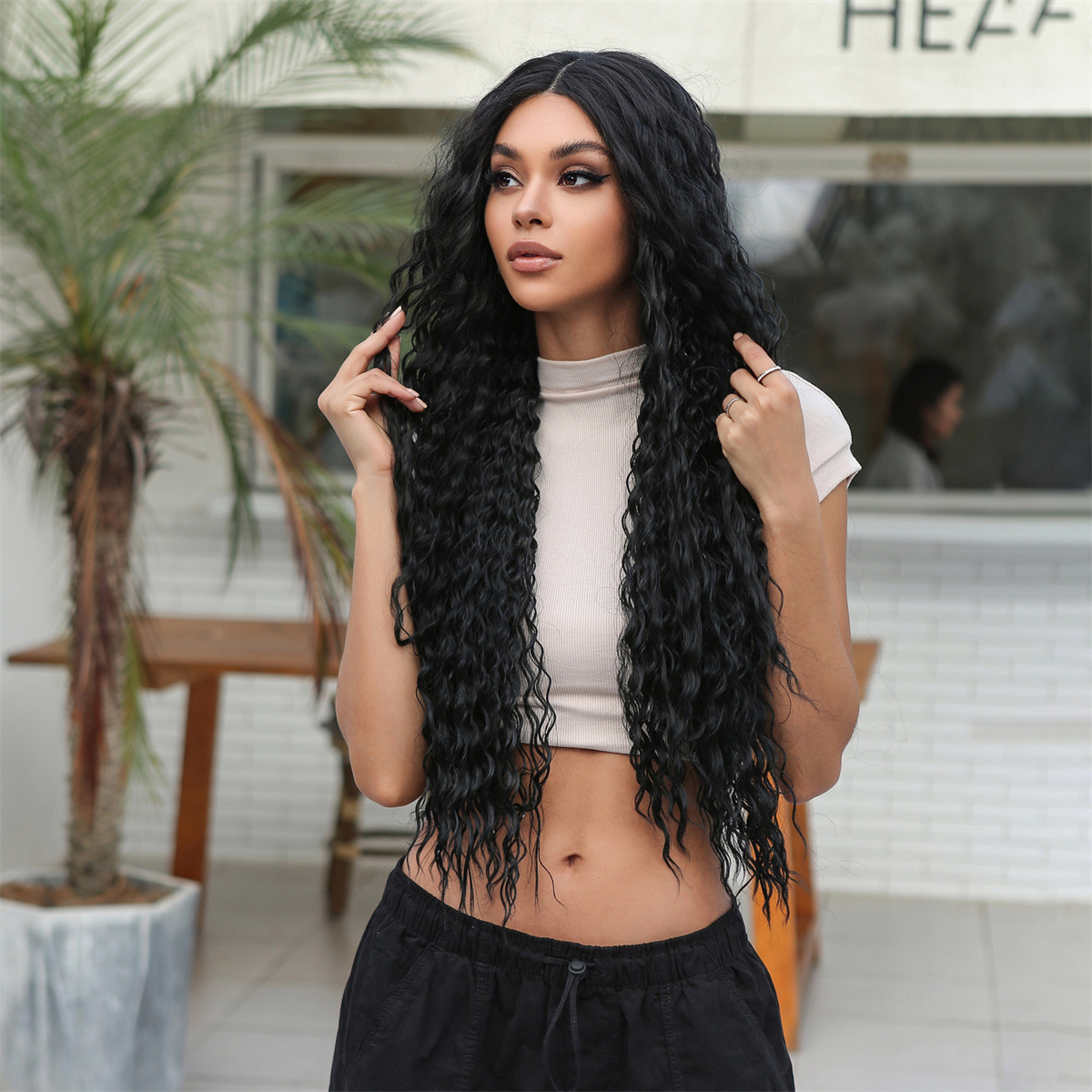 Negro africano pequeño encaje rizado peluca 28 pulgadas de longitud media largo pelo rizado importado fibra de seda pelo frente encaje peluca