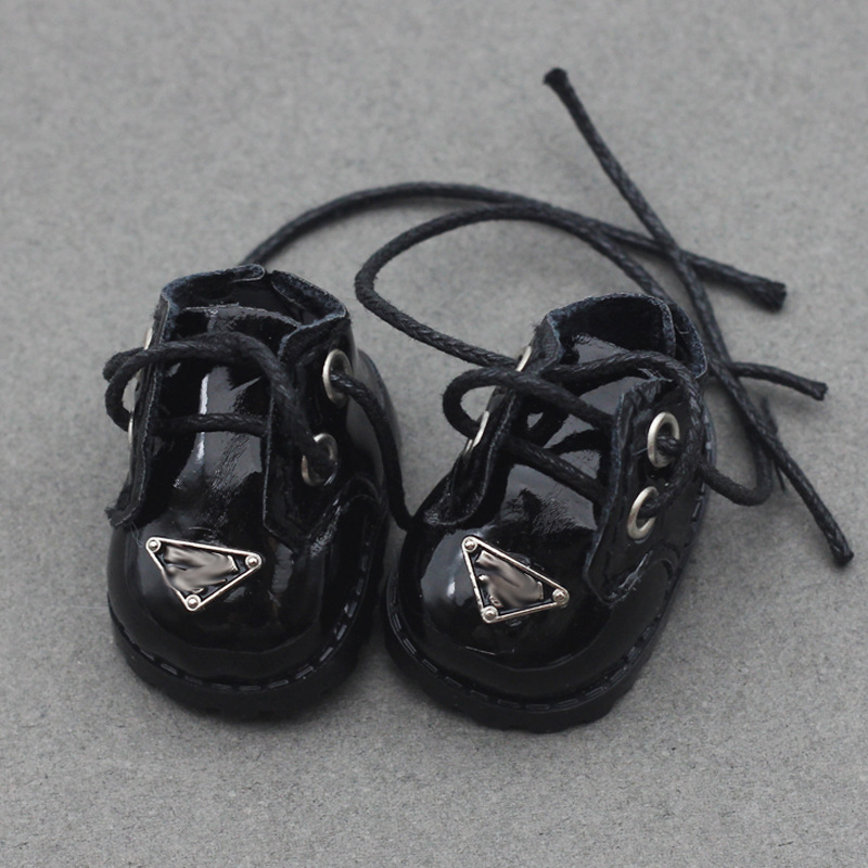 Triangle Black